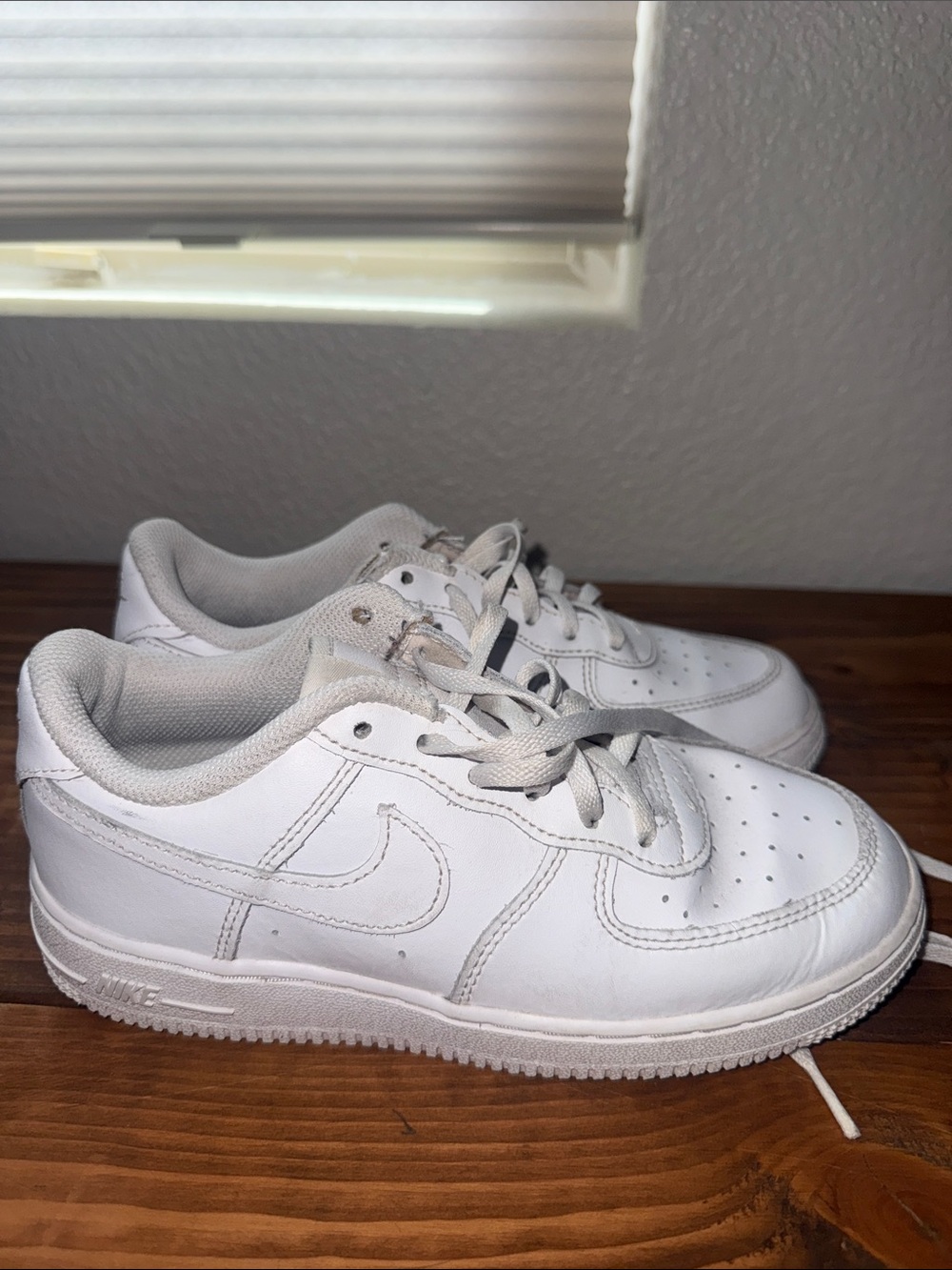 Nike Kids White Low-Top Sneakers size 3Y